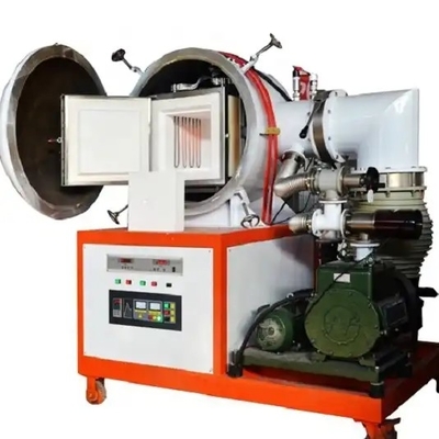 Bir Fabrikada Metal Parçaları Yüksek Sıcaklıkta Sinterlemek İçin Kullanılan Bir Vakum Fırını