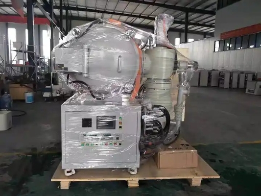Bir Fabrikada Metal Parçaları Yüksek Sıcaklıkta Sinterlemek İçin Kullanılan Bir Vakum Fırını
